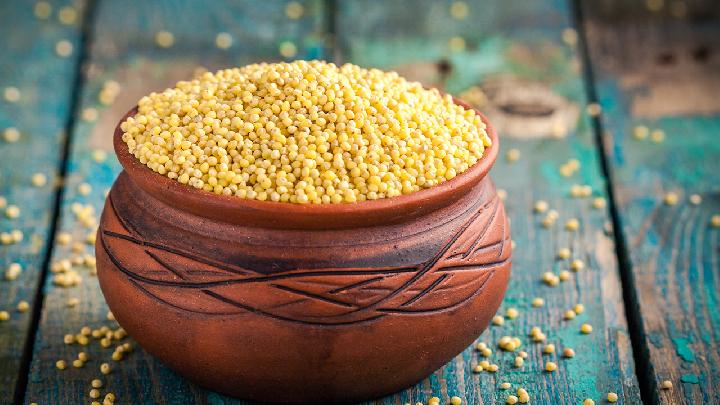 下巴好多小米粒带白头